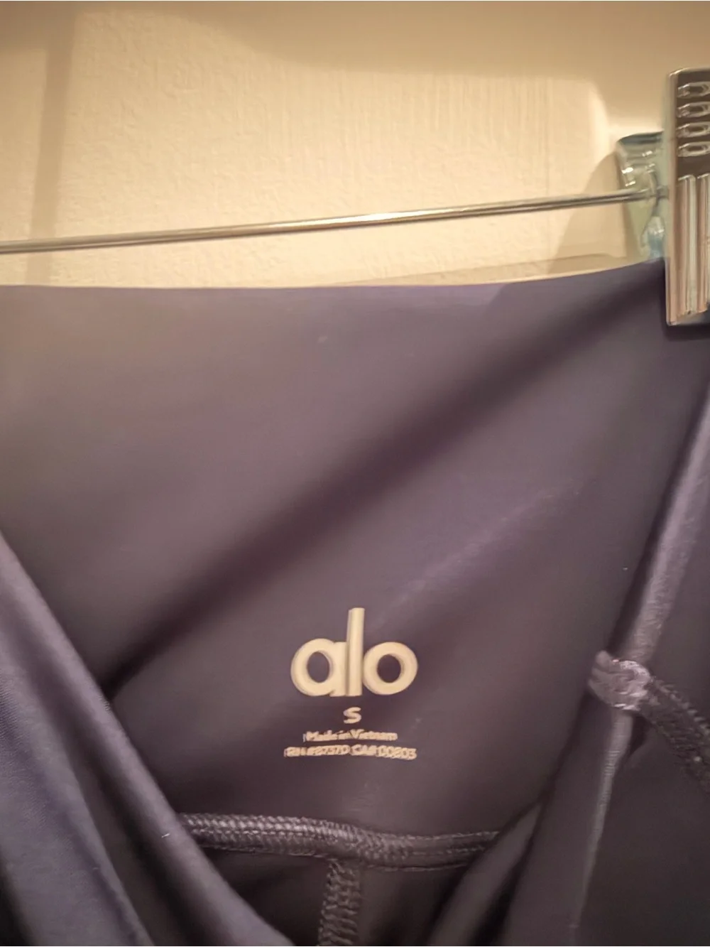 Alo navy set: seamless ribbed favorite bra tank + 7/8 high waist airlift legging